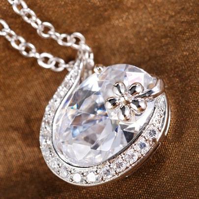 21x19mm 10CT OVAL CZ PENDANT + FREE CHAIN
